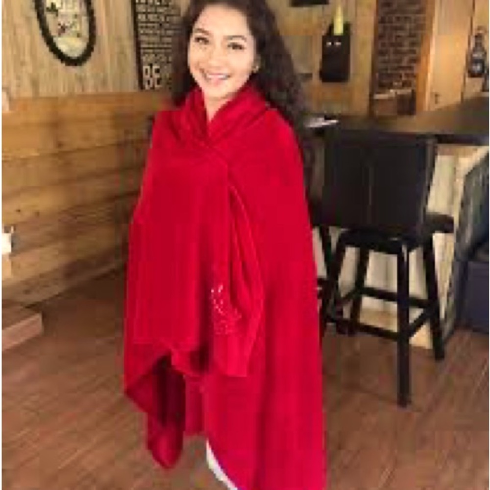Thirty-One Soft and Cozy Llama Holiday Blanket